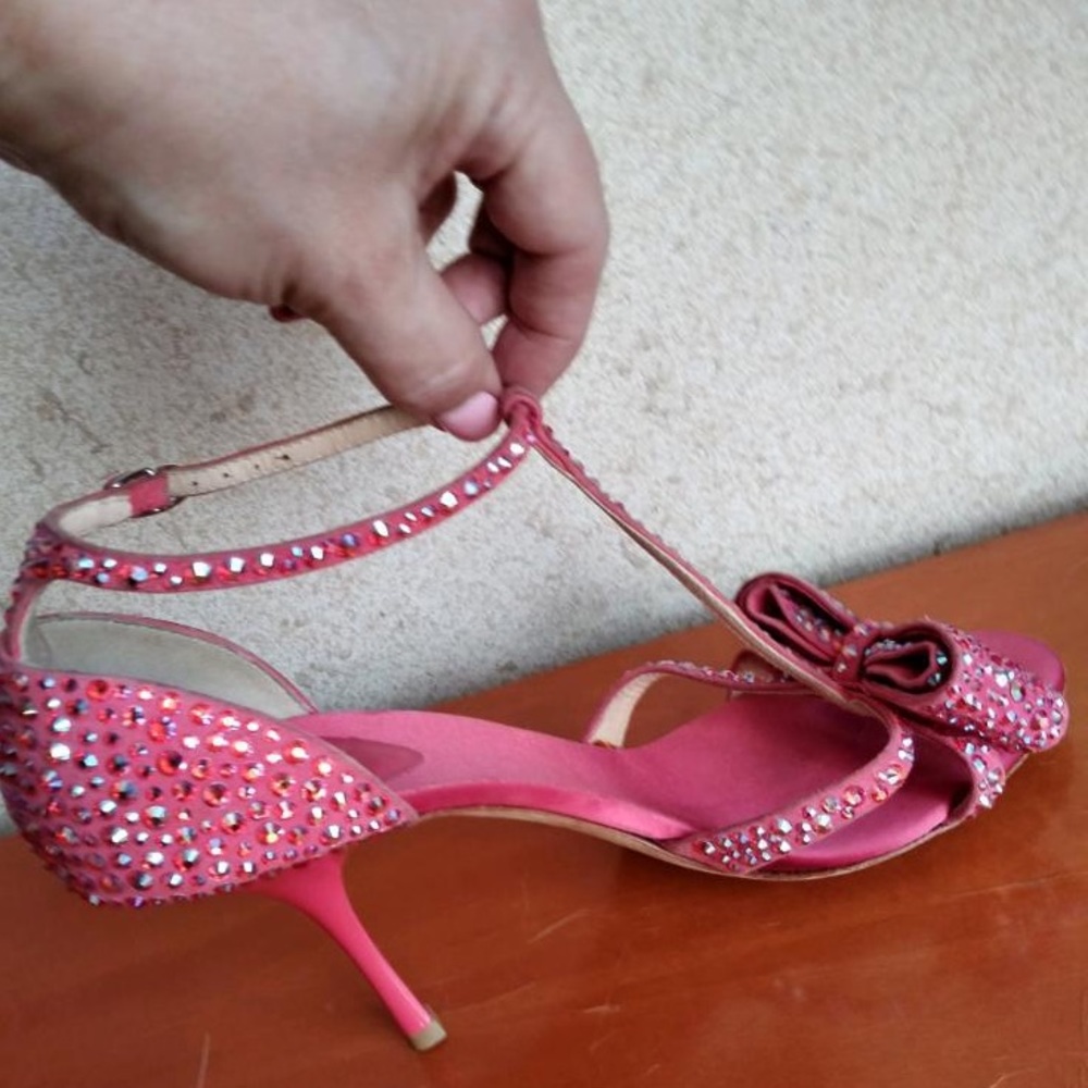 Giuseppe Zanotti Rhinestone Bow Sandals in sz 8. Store/floor display. - Picture 10 of 14